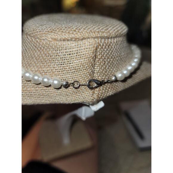 Faux Pearl with Leaf Pendant - Picture 3 of 4